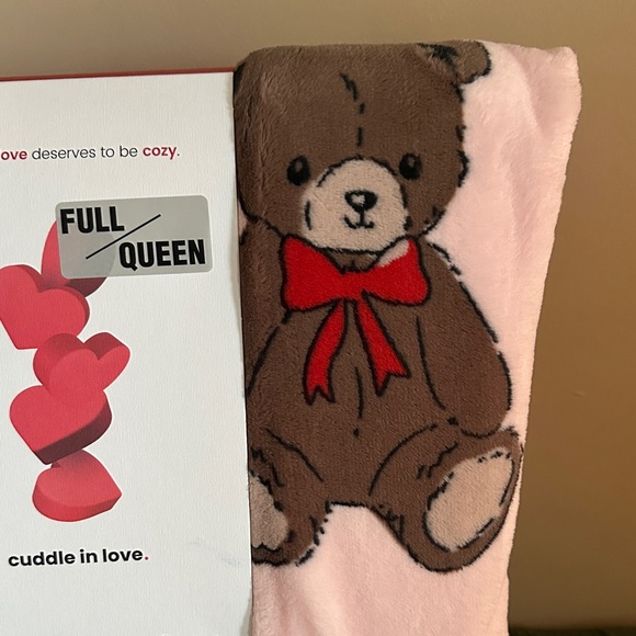 Cuddle in Love Valentine Teddy Bear 🧸 Blanket Queen Heart ♥️ NEW! - Picture 2 of 10